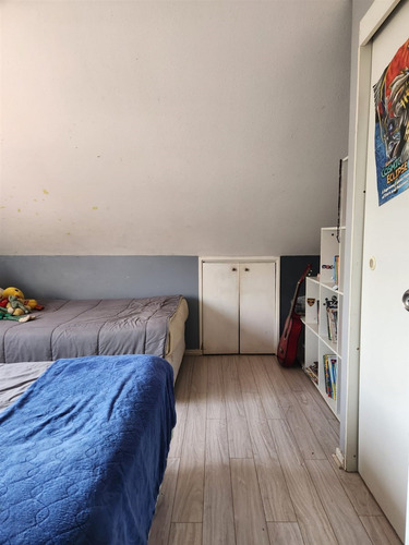Casa En Venta De 3 Dorm. + Servicio En Colina
