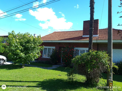 En Venta Chalet En Esquina Cataluña Y Pedraza Barrio Constitucion