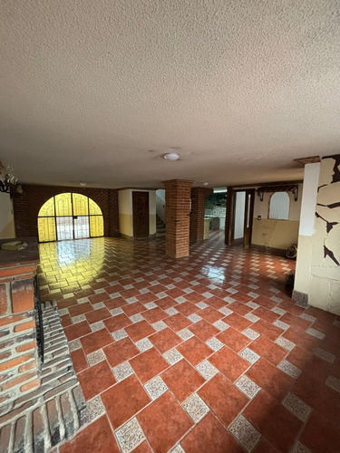 Venta Casa Estilo Rustico En Jardines De Atizapán