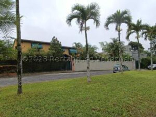  #23-34028  Vendemos Hermosa Casa En La Lagunita Country Club 