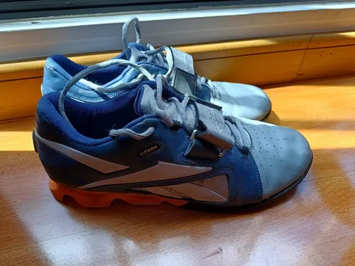 Zapatos de top levantamiento reebok classic