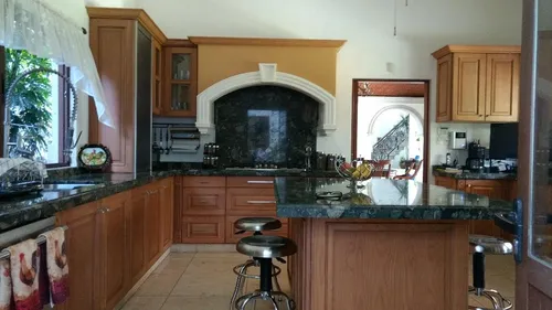 Excelente Casa En Zona Dorada De Cuernavaca, Espacios Amplios Y Acabados De Lujo.