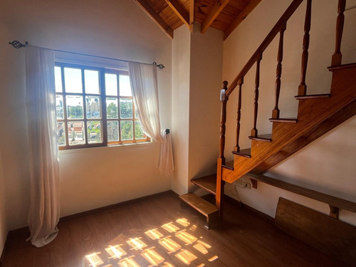 Hermoso Departamento De 3 Ambientes En Dúplex Con Dos Cocheras