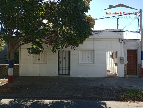 Casa En Alquiler De 3 Dormitorios En La Blanqueada. Patio Y Azotea De Uso Exclusivo. Sin Gastos Comunes 