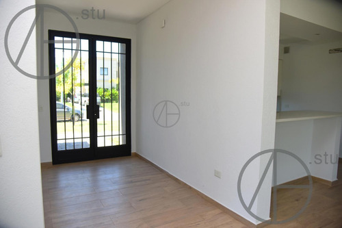 Casa En Venta De 5 Ambientes En Puertos