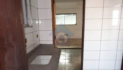 Imagem 3 de 4 de Galpão Com 6 Vagas De Garagem ! - Tw11398