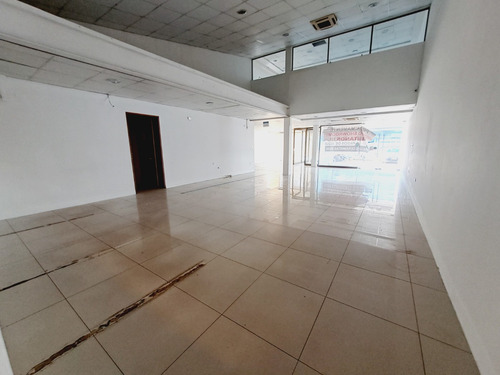 Local Con Estacionamientos Y Bodegas - Aeródromo Tobalaba