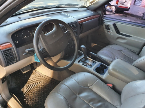 Jeep Grand Cherokee Laredo 2000 4.0 Classic At Gnc 4x2