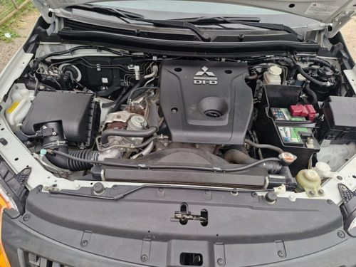 Mitsubishi L200 Triton 2.4 16V TURBO DIESEL GL CD 4X4 MANUAL