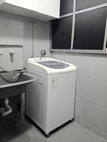 Apartamento Zl Excelente Localização - Vários Comércios.