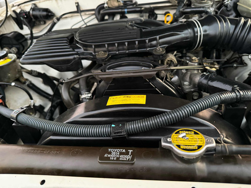 Toyota Hilux 2.4 D/cab 4x2 D
