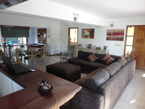 Imagen 5 de 25 de Mansa A Metros Del Mar, Chalet De 5 Dormitorios, 3 Baños Y Piscina Climatizada.- Ref: 54487