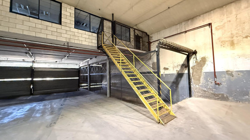 Galpón Con Oficinas 1900m2 En Alquiler - Barracas