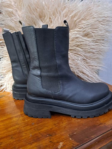 Botas Cuero Negras Talle 37 Marca Olena.  Nuevitas..!!