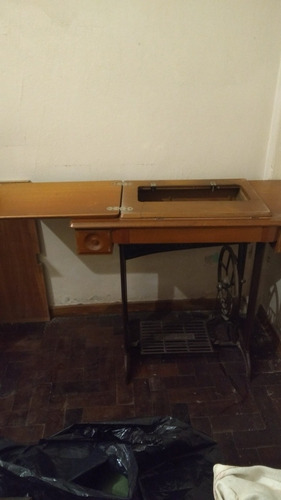 Pie De Maquina De Coser Y Mueble Antiguo (no Envío) (Usado)