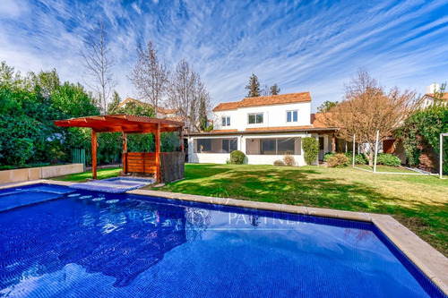 Casa Estilo Provenzal Con Gran Terreno En Piedra R...