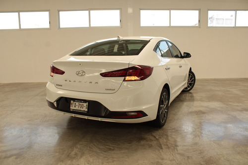 Imagen 2 de 14 de Hyundai Elantra Limited Tech 4p L4 2.0l Vp Ba Qc Ac R17 2019