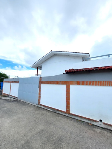 En Venta: Townhouse Urb. Club De Campo, San Antonio De Los Altos