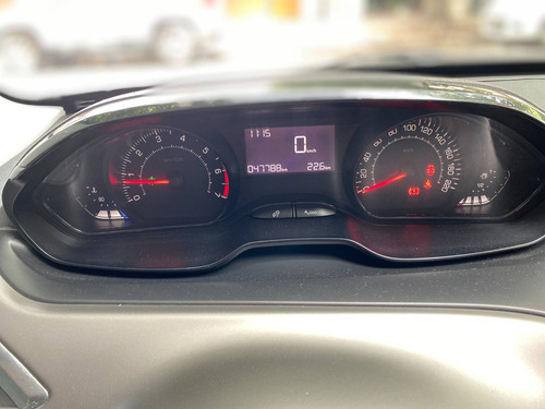 Imagen 13 de 15 de Peugeot 208 1.6 5p Allure 2016