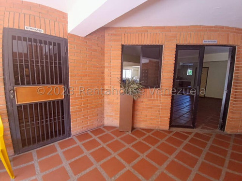 #25-4071. Maritza Lucena Vende Confortable Apartamento Amoblado, Piso Bajo Al Este De Barquisimeto, Fácil Acceso, Planta Eléctrica, Churuata, Parrillera, Gimnasio, Salón De Fiesta, Vigilancia 24/7.
