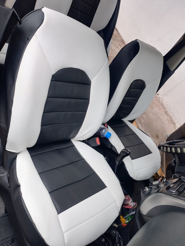 Fundas Cubre Asientos Tacto Piel Automotriz Para Versa 2025 Blanco/negro