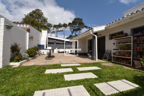 Imagen 16 de 17 de Vende O Permuta Casa Punta Del Este Sobre Avenida (ref: Psd-7750)