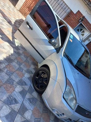 Imagen 8 de 12 de Ford Fiesta Max Ambiente Plus