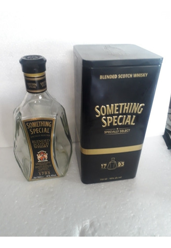 Botella Y Lata De Whisky Something Special 