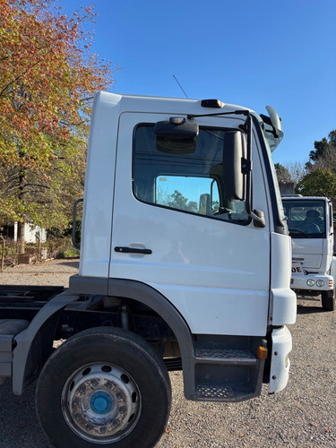 Camión Mercedes Benz Atego 1725 Chasis