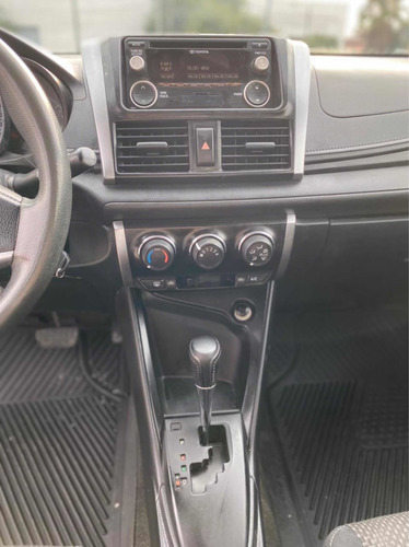 Imagen 8 de 12 de Toyota Yaris 1.5 Core At Sedan Cvt 2017