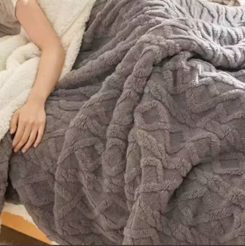 Manta Sillón Pie De Cama Polar Labrado Y Corderito Vison Labrado