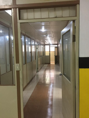 En Alquiler / Venta Local Industrial (piso) En Ruiz Pineda 1.537mts2. (a.v)