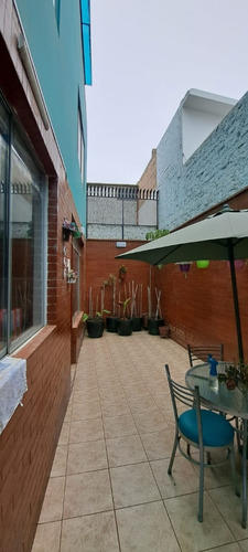Imagen 11 de 17 de Casa Remodelada, 1 Cuadra Parque De La Pera