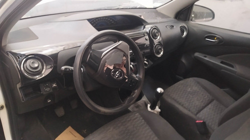 Imagen 11 de 19 de Toyota Etios Gnc