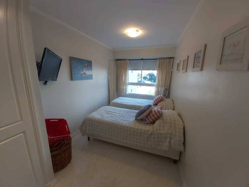Apartamento En Venta De 3 Dormitorios En Playa Mansa