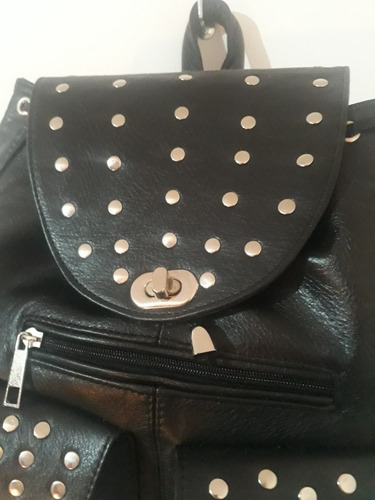 Mochila Negra 100% Cuero Con Tachas Liquido