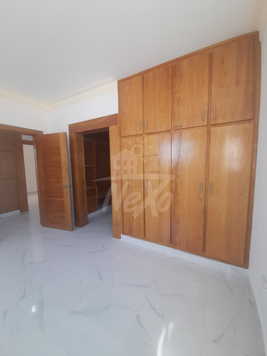 Imagen 18 de 25 de Casa Moderna De 2 Nivelesen Venta Con Terrazas Y Cocina Equipada, Santiago (jpc-221)