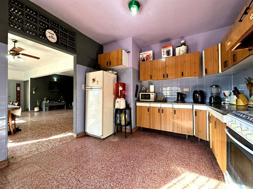 Casa Con Locales En Venta En Rafael Calzada