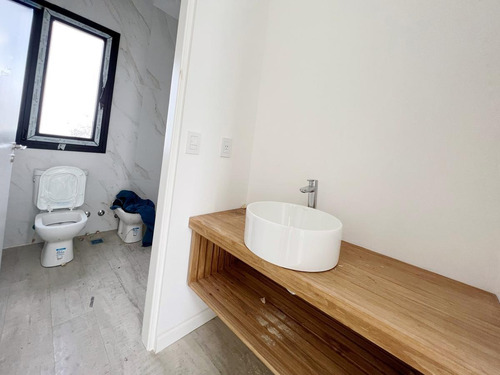 Imagen 20 de 28 de Casa En Venta En El Canton Barrio Norte A Estrenar Lote Interno Con Vista A Laguna!