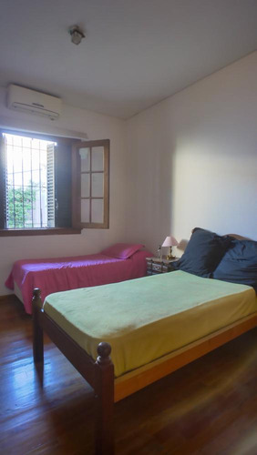 Chalet Estilo Inglés De 3 Dorm. Banfield Este.