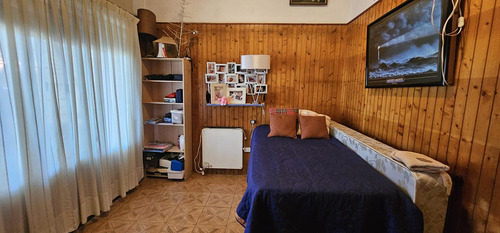 Gran Casa De 5 Ambientes Con Jardín Y Quincho En Antártida Argentina, Carapachay