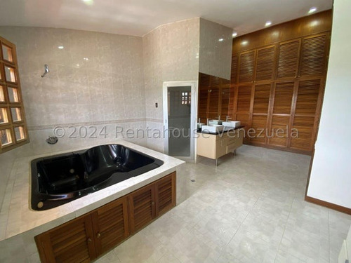 Venta De Imponente Casa Santa Paula