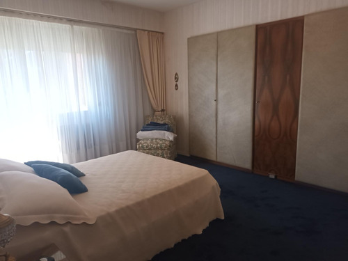 Departamento En Venta En Olivos, Semipiso 4 Ambientes Con Dependencias, 2 Cocheras Y Baulera.