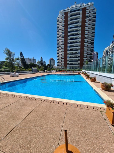 Imagen 14 de 20 de Venta Y Venta De Apartamento En Punta Del Este, Excelente Edificio Con Todos Los Servicios, Piscina Interior Climatizada Todo El Año