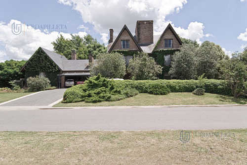 Casa En Venta En Martindale - Con Vista A Cancha De Polo-