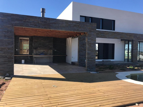 Venta Alquiler Casa 3 Dormitorios 3 Baños Mirador De La Tahona #383
