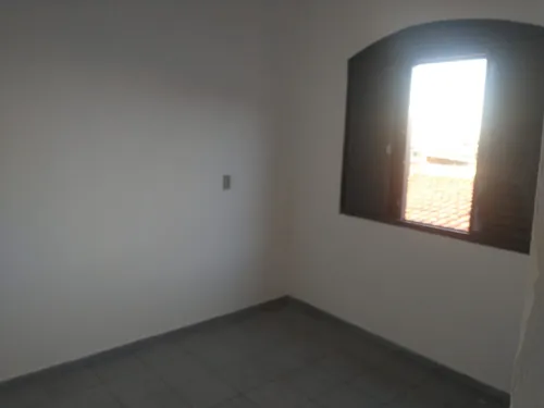 Dois Sobrados No Mesmo Terreno, Total De Cinco Quartos, Cômodos Amplos, 303m² De Área Construída