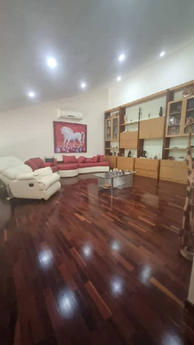 En Venta Lujoso Ph Duplex En Lomas Del Sol, Muy Negociable!!!, 4 Hab. Más Servicio, Terraza Con Bar, Parrillera Y Gimnasio. Jprp
