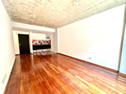 Venta Departamento Monoambiente Con Balcón En Constitución