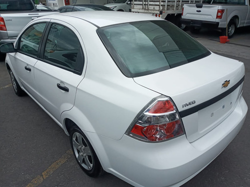 Imagen 3 de 9 de Chevrolet Aveo 2018 1.5 Ls Mt